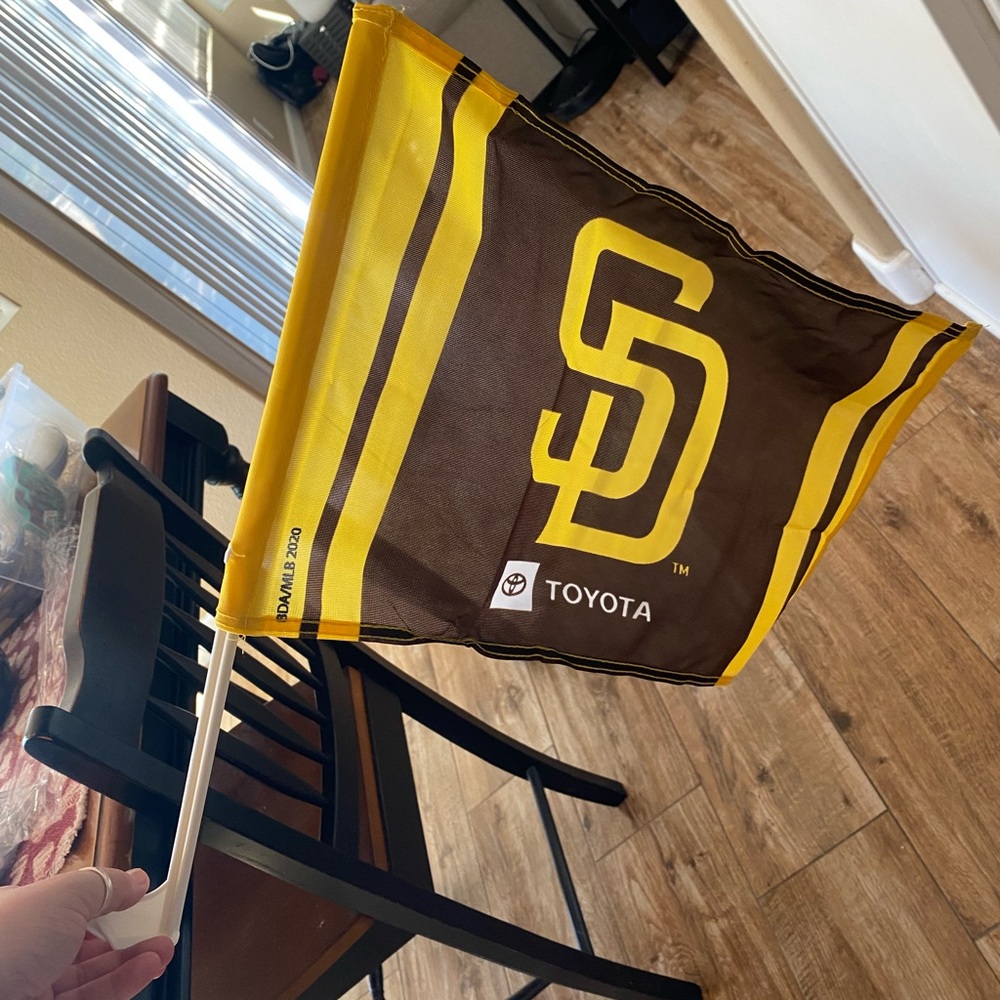 Car flags padres